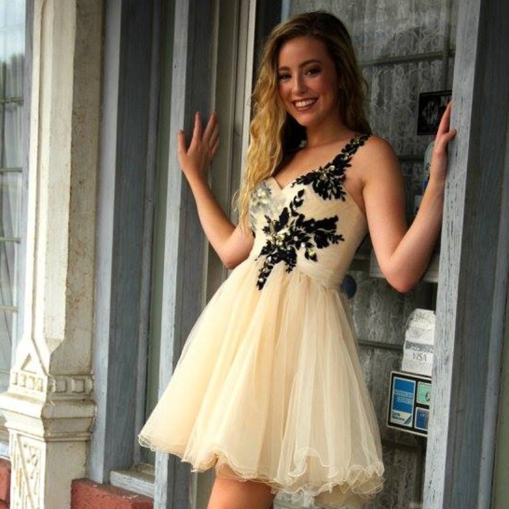 COPY - HOMECOMING B.Darlin 1 Strap Embroider Beje…